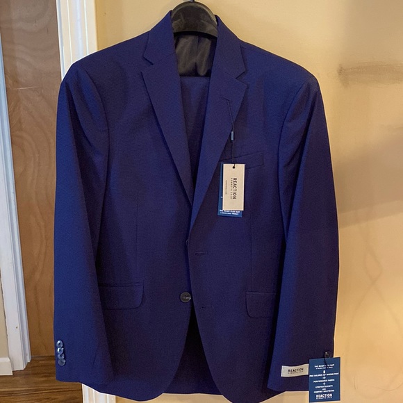 **BRAND NEW: Mens Kenneth Cole Reaction Blue/Navy Suit Size: 36S** - Picture 1 of 3